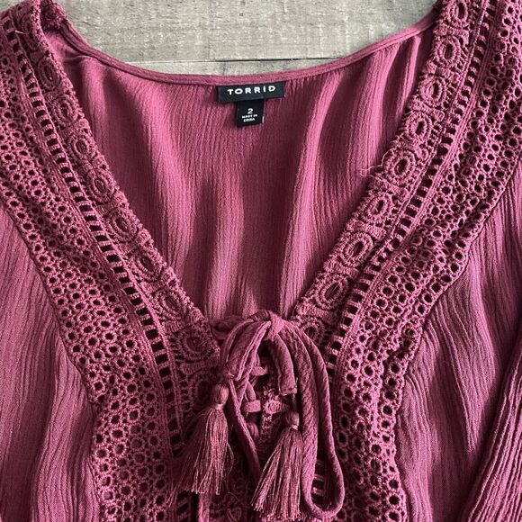 Torrid  Flowy Top, 3/4 sleeve with lace detail Maroon Size 2 - Picture 10 of 16